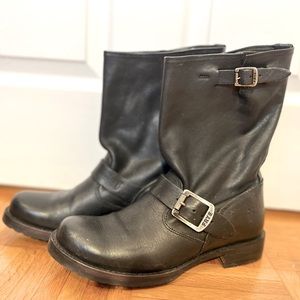 FRYE Black Engineer boot, mid calf, good used condition, size 5.5, leather